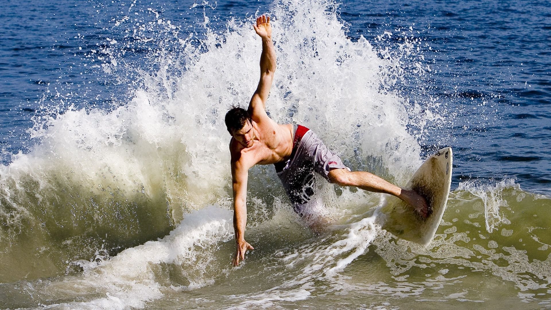 利拉德关键战不手软，老鹰险胜森林狼锁定季后赛席位