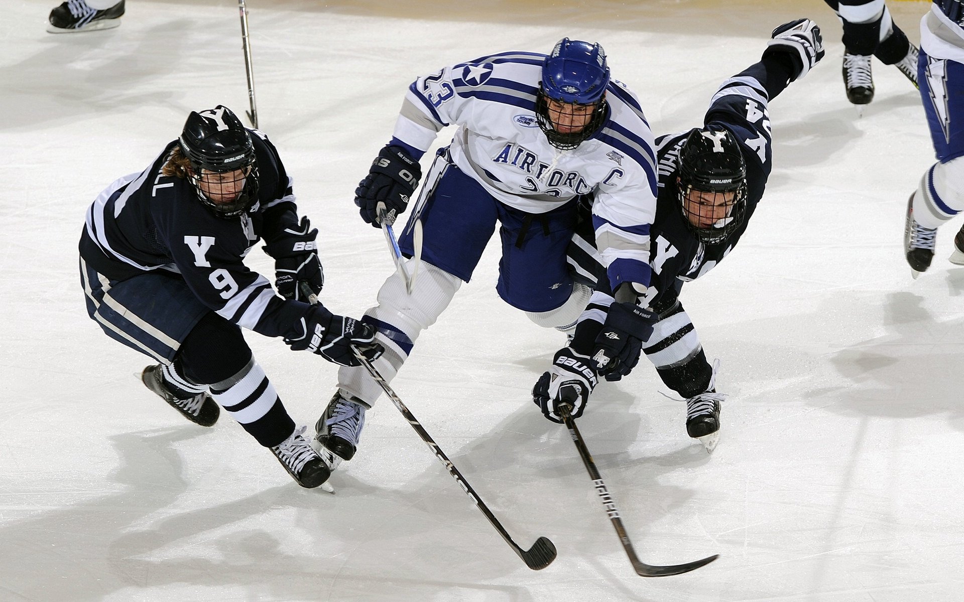 F1新赛季揭幕战之夜，米切尔刷新纪录，速度与历史的交响